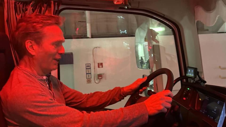 Lenke til artikkel: Ole Bernt kjørte traileren med Nils Konrad ved sin side. Nå er utstyret på plass i Ukraina! 