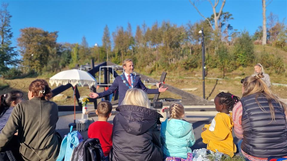 Lenke til artikkel: En park for alle som liker lek og eventyr 