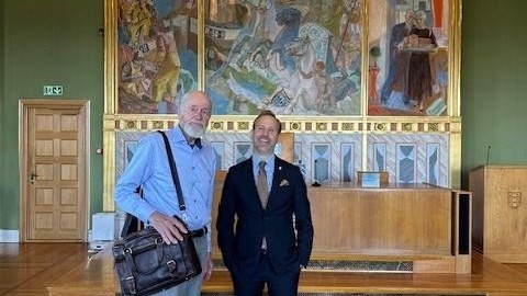 Lenke til artikkel: Kunstgave markert med lunsj i Rådhuset