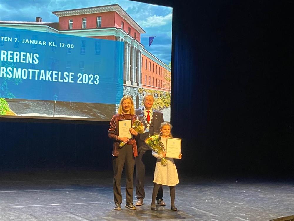 Utdeling av priser under Ordførerens Nyttårsmottakelse 2023.  - Klikk for stort bilde