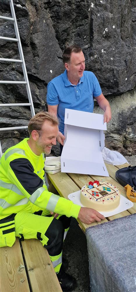 Ny rasteplass ved historisk minnesmerke i Tittelsnesvegen i Haugesund.  - Klikk for stort bilde