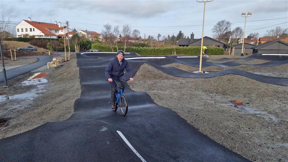 Ny pumptrackbane på Håvåsen skole - Klikk for stort bilde