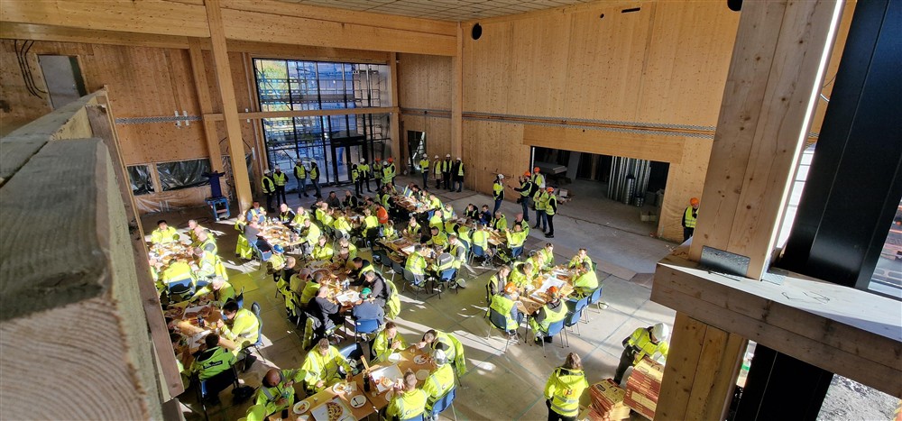 Bilde fra kranselaget for nye Haraldsvang skole 2. oktober 2024. - Klikk for stort bilde