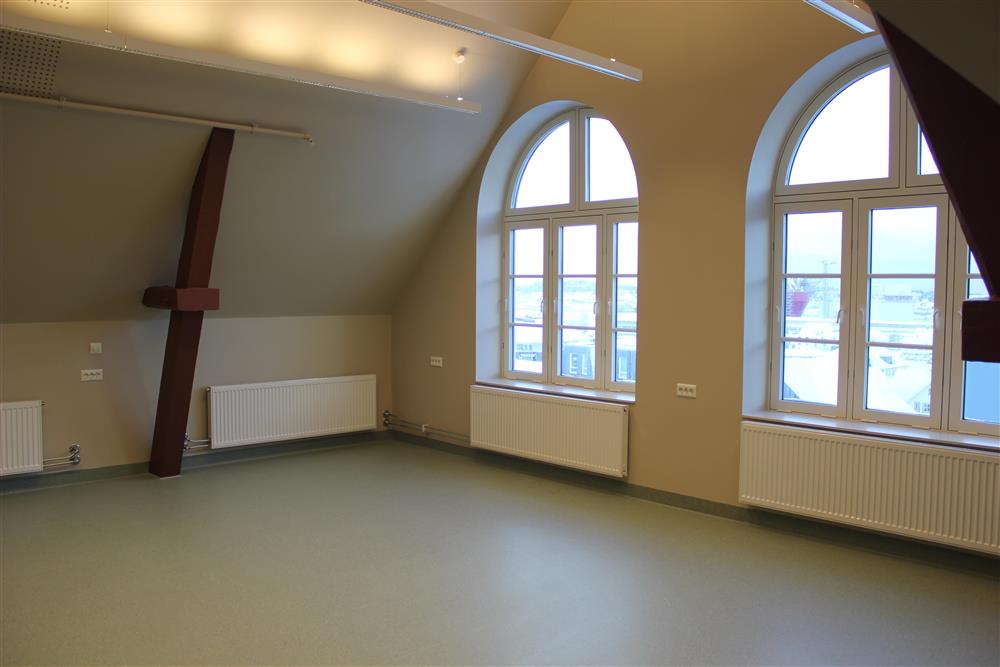 Bilde av et klasserom i Breidablik skole. - Klikk for stort bilde