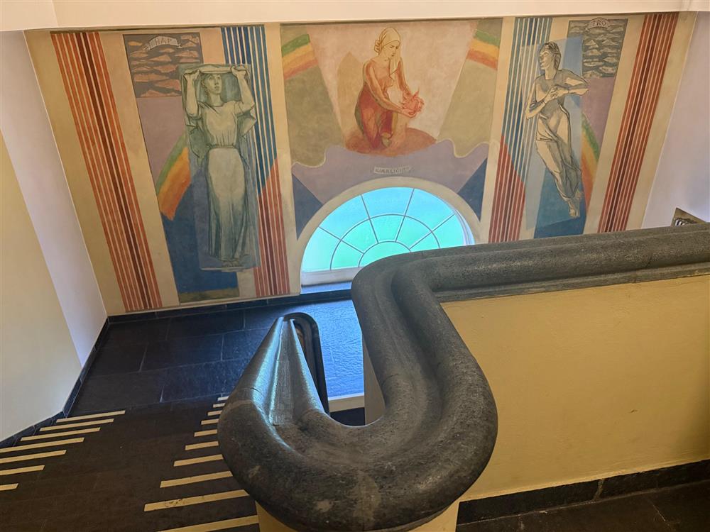 Fra innsiden av Haugesund rådhus - Klikk for stort bilde
