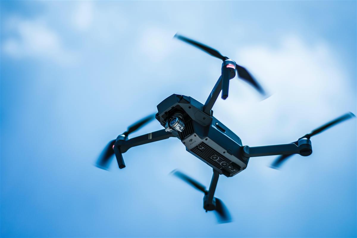 Drone i lufta - Klikk for stort bilde