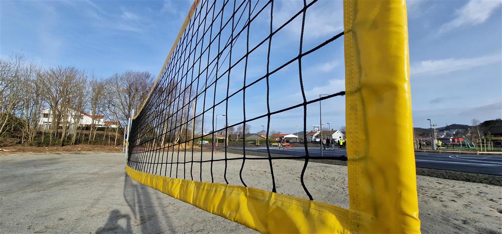 Ny volleyballbane på Håvåsen skole - Klikk for stort bilde