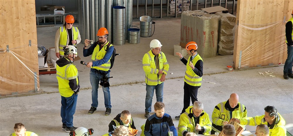 Bilde fra kranselaget for nye Haraldsvang skole 2. oktober 2024. - Klikk for stort bilde